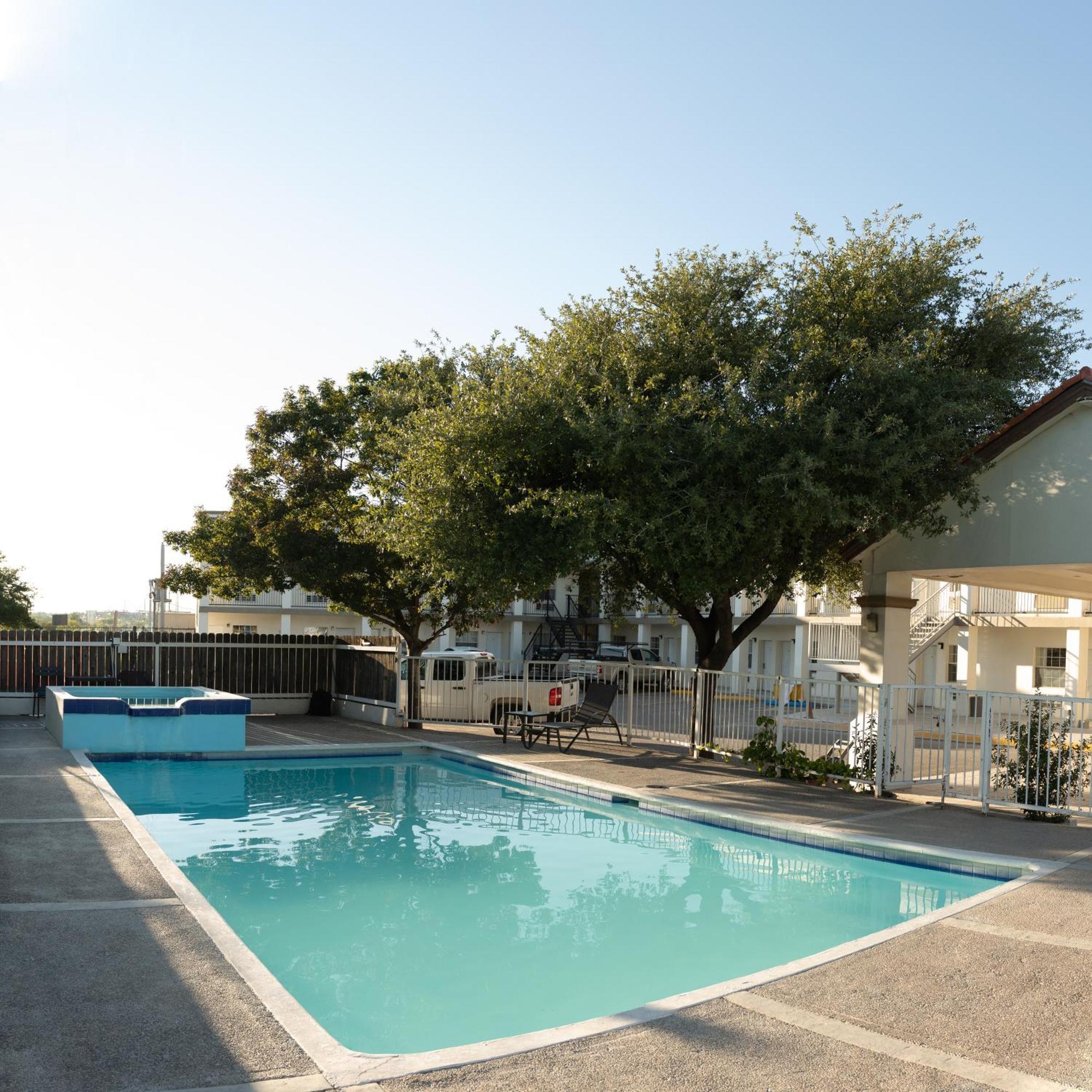 Hotel Quinta San Carlos Inn Manuel Valdez Exteriör bild