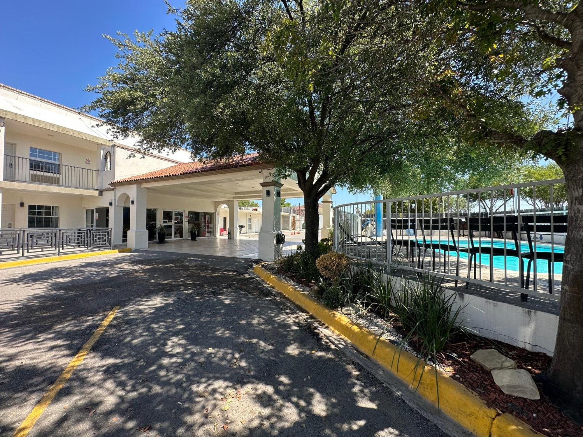 Hotel Quinta San Carlos Inn Manuel Valdez Exteriör bild