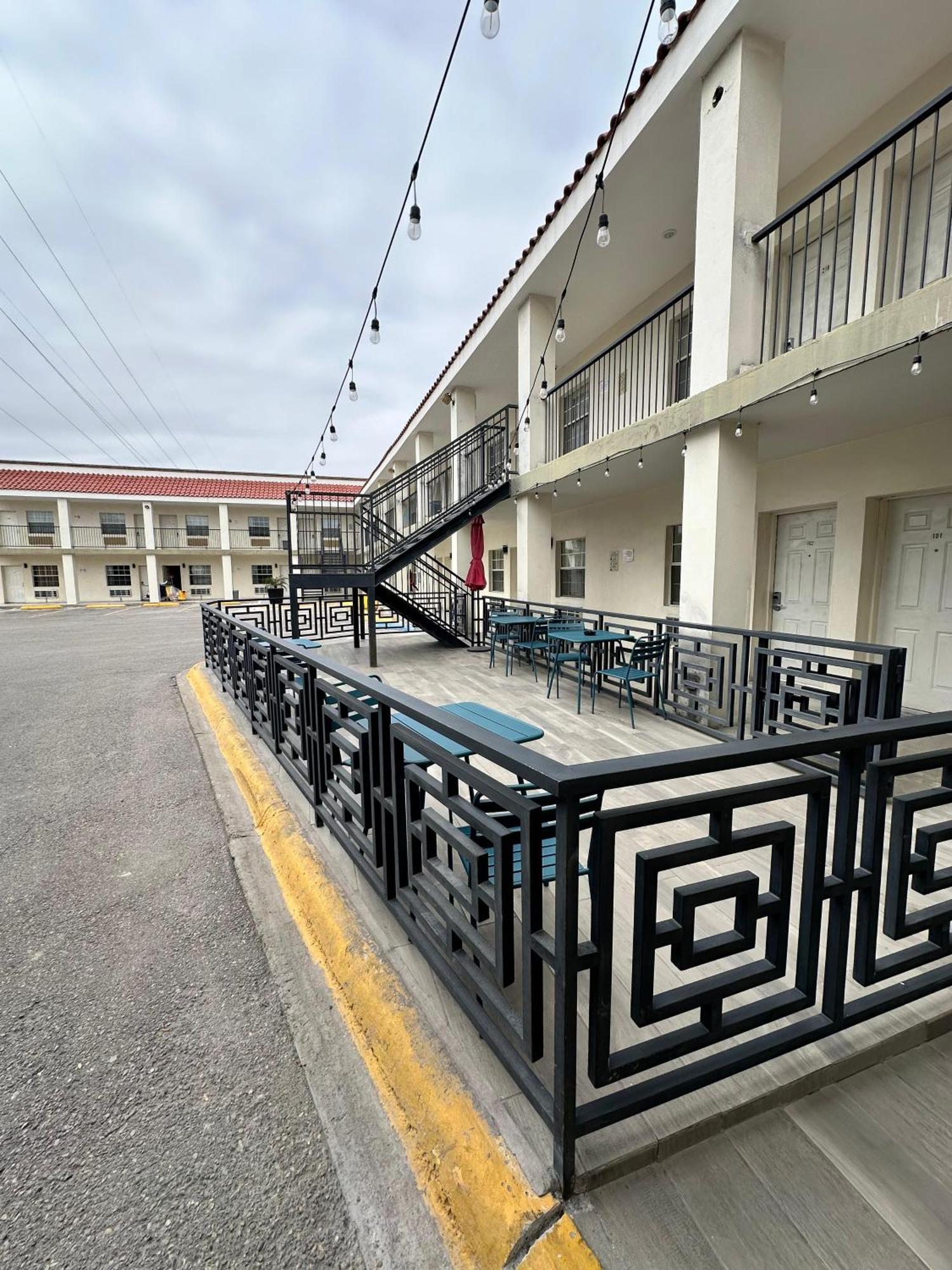 Hotel Quinta San Carlos Inn Manuel Valdez Exteriör bild
