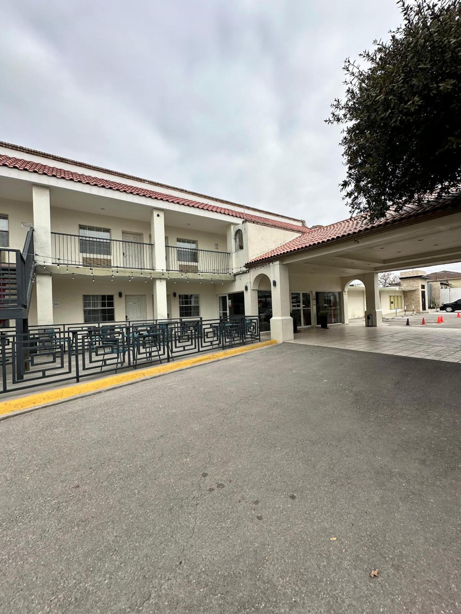 Hotel Quinta San Carlos Inn Manuel Valdez Exteriör bild