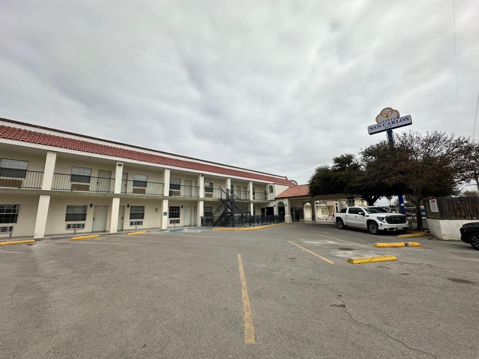 Hotel Quinta San Carlos Inn Manuel Valdez Exteriör bild